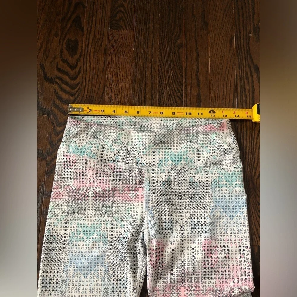 Fabletics Women's S Define PowerHold Mid-Rise Capri Leggings in Arctic Print